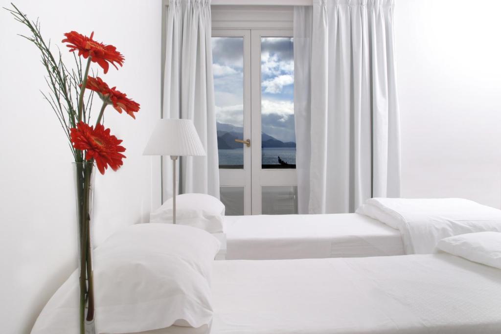 Quarto Superior com Cama de Casal ou 2 de Solteiro e Vista do Lago